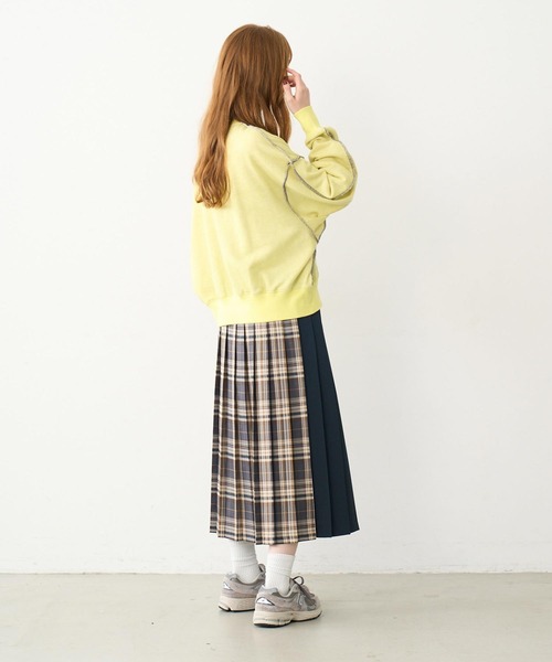 MILKFED.(ミルクフェド)の「OVERLOCK STICHED SWEAT TOP(スウェット・レディース・ネイビー/イエロー/ブルー・ONE SIZE)」の15枚目の写真