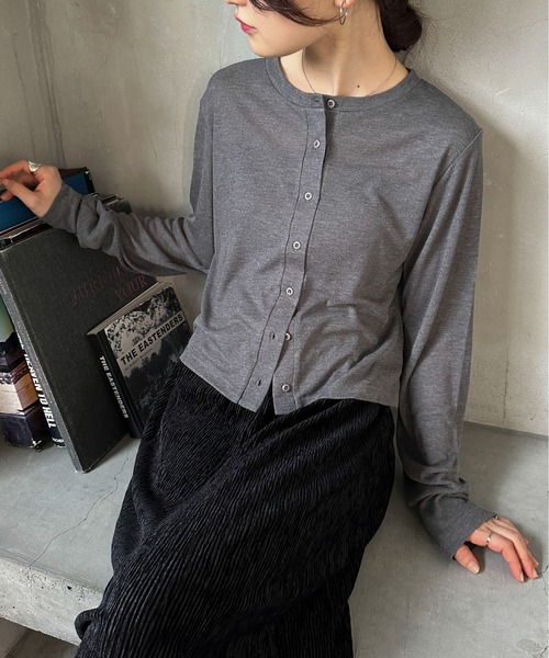 feepur(フェピュール)の「シアーリブカーディガン(カーディガン/ボレロ・レディース・オフホワイト/ブラック/グレー/ブラウン・MEDIUM)」の8枚目の写真