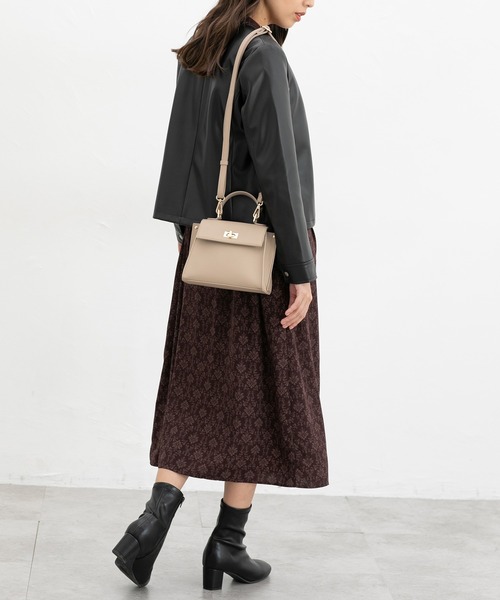 Honeys（ハニーズ）の「金具使いフラップバッグ（ハンドバッグ・レディース・ブラウン/ブラック/グレイッシュベージュ・FREE）」の6枚目の写真