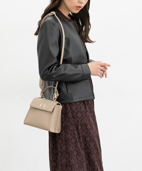 Honeys（ハニーズ）の「金具使いフラップバッグ（ハンドバッグ・レディース・ブラウン/ブラック/グレイッシュベージュ・FREE）」の7枚目の写真