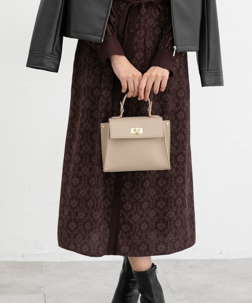 Honeys（ハニーズ）の「金具使いフラップバッグ（ハンドバッグ・レディース・ブラウン/ブラック/グレイッシュベージュ・FREE）」の9枚目の写真