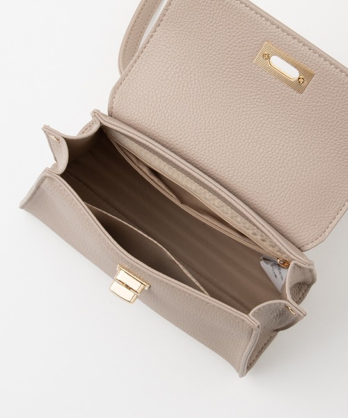 Honeys（ハニーズ）の「金具使いフラップバッグ（ハンドバッグ・レディース・ブラウン/ブラック/グレイッシュベージュ・FREE）」の15枚目の写真