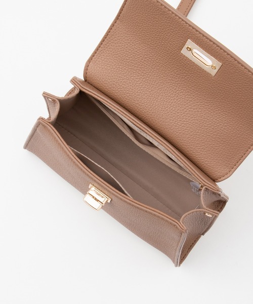 Honeys（ハニーズ）の「金具使いフラップバッグ（ハンドバッグ・レディース・ブラウン/ブラック/グレイッシュベージュ・FREE）」の18枚目の写真