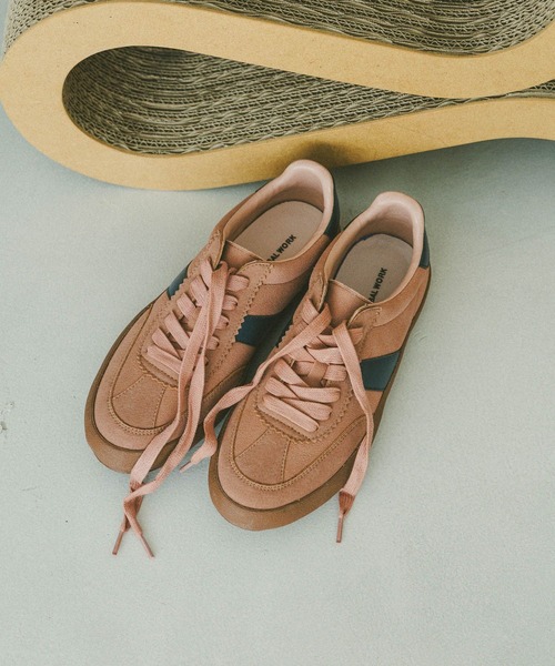 GLOBAL WORK(グローバルワーク)の「エアかるクラシックスニーカー/135751(スニーカー・レディース・ブラック/アイボリー/ベージュ/ネイビー/ブラック×ホワイト/グレー/ライトブルー/ダークブラウン/ホワイト系その他3/ピンク系その他/カーキ・MEDIUM/SMALL/LARGE)」の11枚目の写真