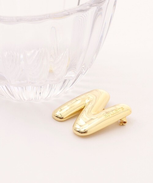 NOLLEY’S(ノーリーズ)の「Nブローチ(ブローチ/コサージュ・レディース・ゴールド・FREE)」の1枚目の写真