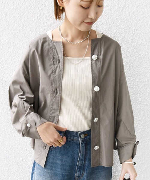SHIPS(シップス)の「【WEB限定】 〈洗濯機可能〉タイプライター ビジュー ボタン ロングスリーブ ブラウス(シャツ/ブラウス・レディース・ブラウン系/ネイビー/グリーン・ONE SIZE)」の15枚目の写真