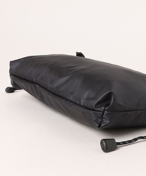 Gramicci（グラミチ）の「《GRAMICCI》 MICRO RIPSTOP SACOCHE（ショルダーバッグ・レディース・オリーブ/ダークベージュ/ダークネイビー/アイボリー・FREE）」の6枚目の写真