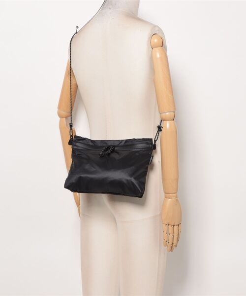 Gramicci（グラミチ）の「《GRAMICCI》 MICRO RIPSTOP SACOCHE（ショルダーバッグ・レディース・オリーブ/ダークベージュ/ダークネイビー/アイボリー・FREE）」の8枚目の写真