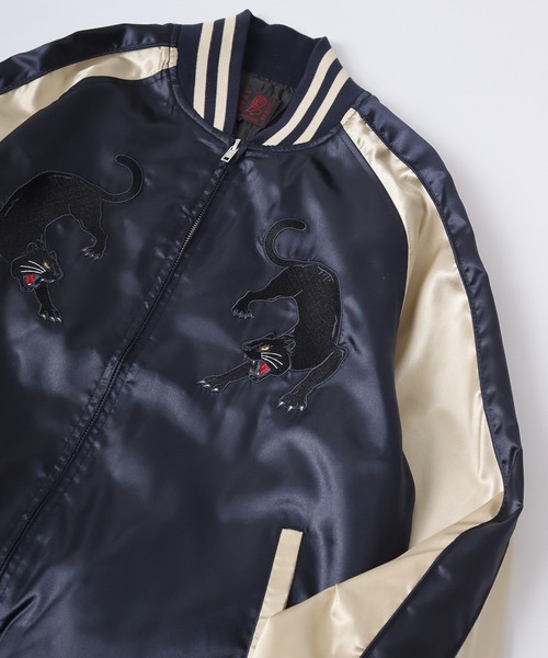 FUNALIVE（ファンアライブ）の「刺繍 サテン スカジャン（スカジャン・メンズ・グレー系3/ネイビー系3/パープル系2/ブラック系4/パープル系/ネイビー系2/グレー系/ピンク系2/ピンク系1/ダークグリーン系2/ブルー系1/ダークグリーン系1/パープル系1/ネイビー系1/グレー系1/ピンク系/ネイビー系/ブラック系2/ワイン系/ブルー系2/グレー系2/ブラック系/ブルー系/ダークグリーン系/ブラック系1/ブラック系3/ワイン系1/ダークグリーン系3/ダークグリーン系4/ブラウン系/ネイビー系4/ブラウン系1/ネイビー系5/グレー系4/ブルー系3・L/XL/M/S）」の21枚目の写真