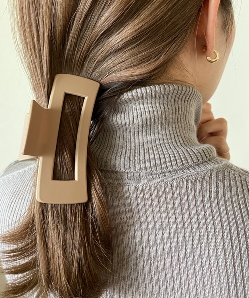 ciite'（シーテ）の「マットデザインヘアクリップ（バレッタ/ヘアクリップ・レディース・グリーン/ブラック/グレー/ダークグリーン/ブルー/イエロー/ピンク/レッド/ベージュ・FREE）」の4枚目の写真