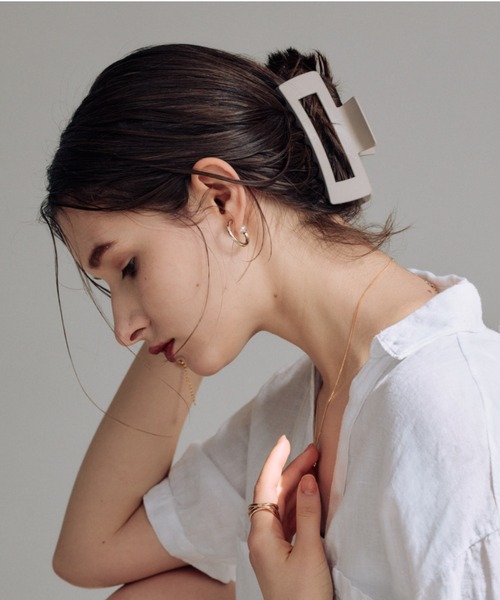 ciite'（シーテ）の「マットデザインヘアクリップ（バレッタ/ヘアクリップ・レディース・グリーン/ブラック/グレー/ダークグリーン/ブルー/イエロー/ピンク/レッド/ベージュ・FREE）」の3枚目の写真