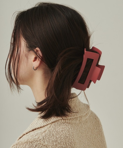 ciite'（シーテ）の「マットデザインヘアクリップ（バレッタ/ヘアクリップ・レディース・グリーン/ブラック/グレー/ダークグリーン/ブルー/イエロー/ピンク/レッド/ベージュ・FREE）」の8枚目の写真