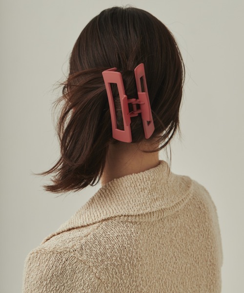 ciite'（シーテ）の「マットデザインヘアクリップ（バレッタ/ヘアクリップ・レディース・グリーン/ブラック/グレー/ダークグリーン/ブルー/イエロー/ピンク/レッド/ベージュ・FREE）」の13枚目の写真