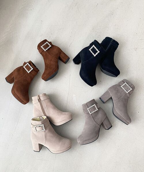 MAJESTIC LEGON（マジェスティックレゴン）の「パールビジューバックルブーツ（ブーツ・レディース・チャコールグレー/ブラック/ブラウン/グレイッシュベージュ・SMALL/MEDIUM/LARGE/X-LARGE）」の17枚目の写真