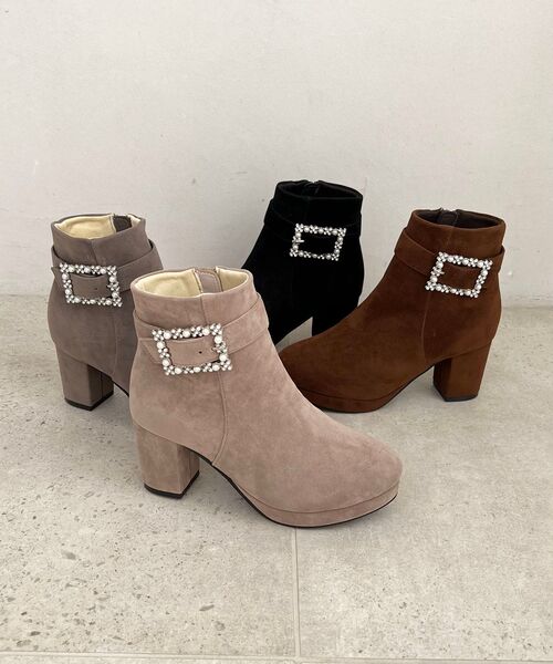 MAJESTIC LEGON（マジェスティックレゴン）の「パールビジューバックルブーツ（ブーツ・レディース・チャコールグレー/ブラック/ブラウン/グレイッシュベージュ・SMALL/MEDIUM/LARGE/X-LARGE）」の18枚目の写真