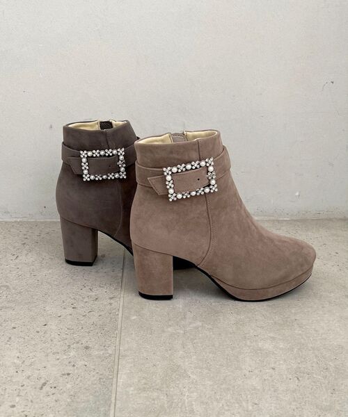 MAJESTIC LEGON（マジェスティックレゴン）の「パールビジューバックルブーツ（ブーツ・レディース・チャコールグレー/ブラック/ブラウン/グレイッシュベージュ・SMALL/MEDIUM/LARGE/X-LARGE）」の19枚目の写真