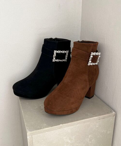 MAJESTIC LEGON（マジェスティックレゴン）の「パールビジューバックルブーツ（ブーツ・レディース・チャコールグレー/ブラック/ブラウン/グレイッシュベージュ・SMALL/MEDIUM/LARGE/X-LARGE）」の20枚目の写真