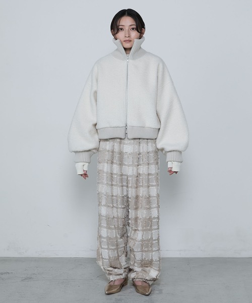 le ELMi(ルエルミ)の「Double-zip boucle high-necked blouson / ダブルジップ ブークレ ハイネックブルゾン(ブルゾン・レディース・チャコール/ブラック/アイボリー・FREE)」の9枚目の写真