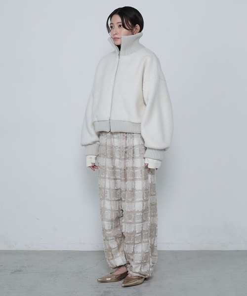 le ELMi(ルエルミ)の「Double-zip boucle high-necked blouson / ダブルジップ ブークレ ハイネックブルゾン(ブルゾン・レディース・チャコール/ブラック/アイボリー・FREE)」の10枚目の写真