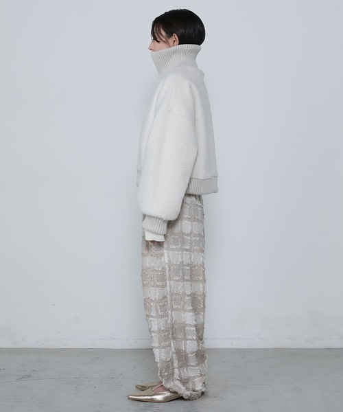 le ELMi(ルエルミ)の「Double-zip boucle high-necked blouson / ダブルジップ ブークレ ハイネックブルゾン(ブルゾン・レディース・チャコール/ブラック/アイボリー・FREE)」の12枚目の写真