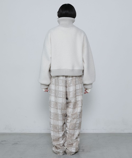 le ELMi(ルエルミ)の「Double-zip boucle high-necked blouson / ダブルジップ ブークレ ハイネックブルゾン(ブルゾン・レディース・チャコール/ブラック/アイボリー・FREE)」の13枚目の写真