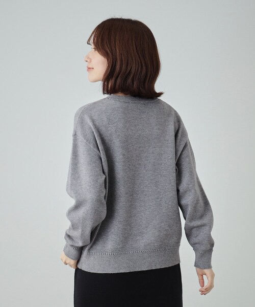 SHOO・LA・RUE(シューラルー)の「◆【静電気軽減/洗える/S-LL】もちもち ふっくらロゴニット(ニット/セーター・レディース・ダークグレー/ライトグリーン/ブラック/ライトベージュ・01/02/03/04)」の6枚目の写真