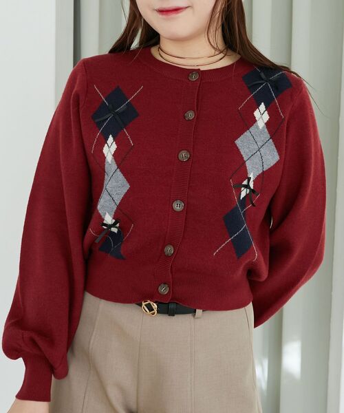 MAJESTIC LEGON(マジェスティックレゴン)の「アーガイル柄リボンカーデ(カーディガン/ボレロ・レディース・ホワイト系その他2/レッド系その他2/ブルー系その他4/グレー系その他・MEDIUM)」の4枚目の写真