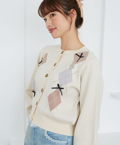 MAJESTIC LEGON(マジェスティックレゴン)の「アーガイル柄リボンカーデ(カーディガン/ボレロ・レディース・ホワイト系その他2/レッド系その他2/ブルー系その他4/グレー系その他・MEDIUM)」の9枚目の写真