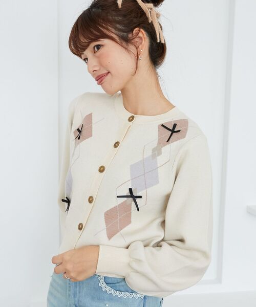 MAJESTIC LEGON(マジェスティックレゴン)の「アーガイル柄リボンカーデ(カーディガン/ボレロ・レディース・ホワイト系その他2/レッド系その他2/ブルー系その他4/グレー系その他・MEDIUM)」の10枚目の写真