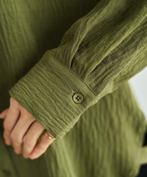 STYLE DELI(スタイルデリ)の「シボ入りガーゼ調V開きシャツ(シャツ/ブラウス・レディース・カーキ/ホワイト系その他・FREE)」の10枚目の写真