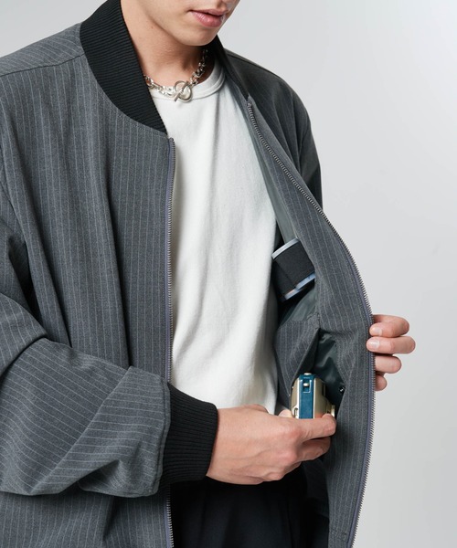 glamb（グラム）の「Photographer's (not)Bomber Jacket / フォトグラファーズノットボマージャケット（ブルゾン・メンズ・ブラック/グレー・S/M/L）」の10枚目の写真