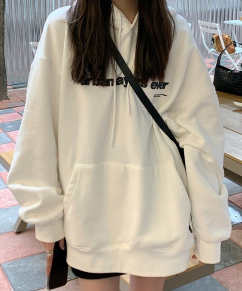 SHEPP(シープ)の「裏起毛 シンプルフロントロゴビッグサイズパーカー(パーカー・レディース・ホワイト/ブラック/ネイビー/オートミール・L/M)」の1枚目の写真