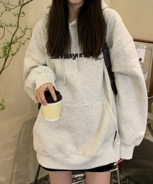 SHEPP(シープ)の「裏起毛 シンプルフロントロゴビッグサイズパーカー(パーカー・レディース・ホワイト/ブラック/ネイビー/オートミール・L/M)」の7枚目の写真