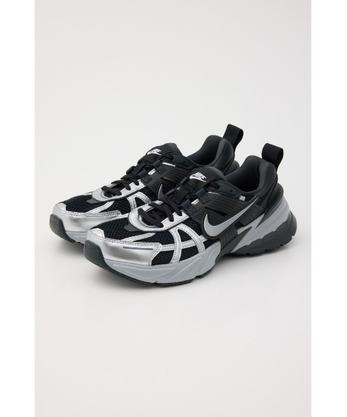 NIKE(ナイキ)の「V2K ラン(スニーカー・レディース・シルバー/オフホワイト/ブラック・25cm/24.5cm/24cm/23.5cm/23cm)」の1枚目の写真