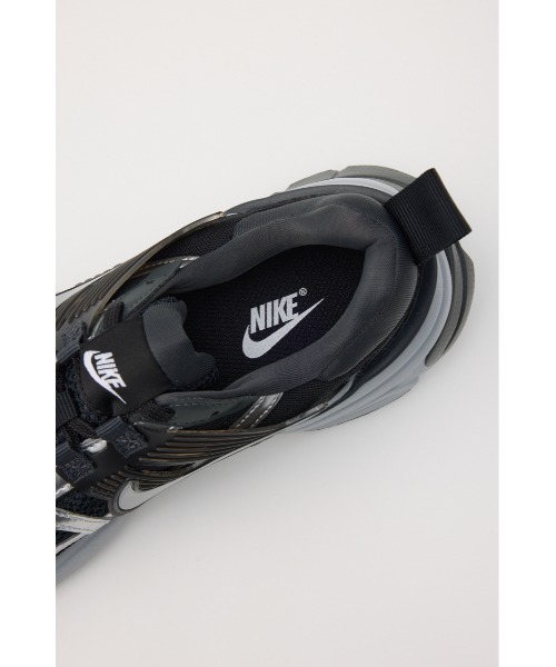 NIKE(ナイキ)の「V2K ラン(スニーカー・レディース・シルバー/オフホワイト/ブラック・25cm/24.5cm/24cm/23.5cm/23cm)」の16枚目の写真