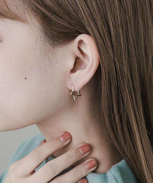 SMELLY（スメリー）の「スターモチーフメタルフープピアス（ピアス（両耳用）・レディース・ゴールド・-）」の3枚目の写真