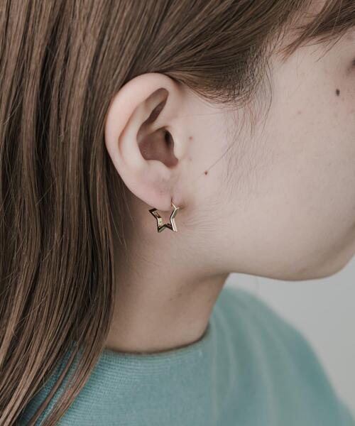 SMELLY（スメリー）の「スターモチーフメタルフープピアス（ピアス（両耳用）・レディース・ゴールド・-）」の4枚目の写真