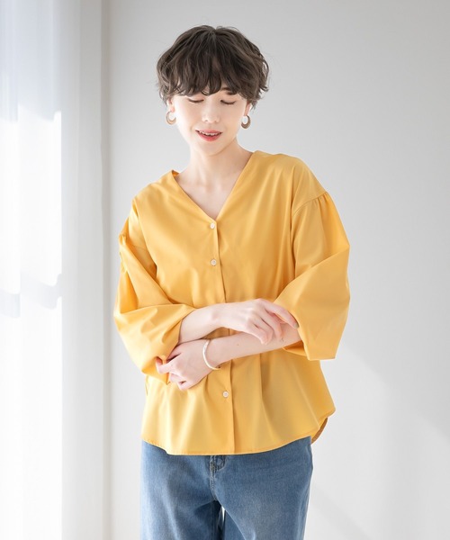 Elura（エルーラ）の「アイロンいらずVネックシャツ/253569（シャツ/ブラウス・レディース・ベージュ/ネイビー/オレンジ・FREE）」の3枚目の写真