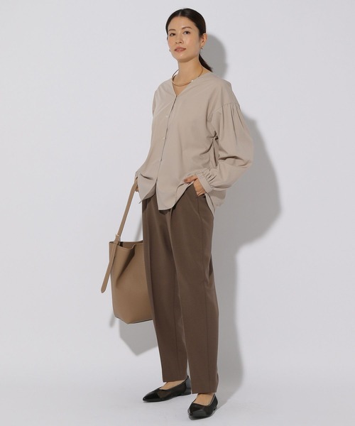 Elura（エルーラ）の「アイロンいらずVネックシャツ/253569（シャツ/ブラウス・レディース・ベージュ/ネイビー/オレンジ・FREE）」の7枚目の写真