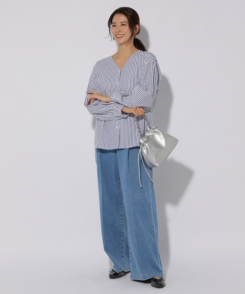 Elura（エルーラ）の「アイロンいらずVネックシャツ/253569（シャツ/ブラウス・レディース・ベージュ/ネイビー/オレンジ・FREE）」の9枚目の写真