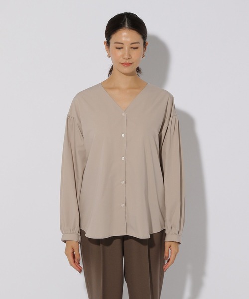 Elura（エルーラ）の「アイロンいらずVネックシャツ/253569（シャツ/ブラウス・レディース・ベージュ/ネイビー/オレンジ・FREE）」の11枚目の写真