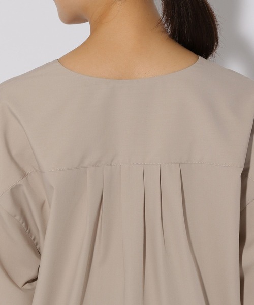 Elura（エルーラ）の「アイロンいらずVネックシャツ/253569（シャツ/ブラウス・レディース・ベージュ/ネイビー/オレンジ・FREE）」の17枚目の写真