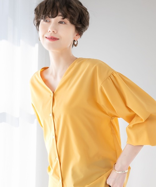 Elura（エルーラ）の「アイロンいらずVネックシャツ/253569（シャツ/ブラウス・レディース・ベージュ/ネイビー/オレンジ・FREE）」の22枚目の写真