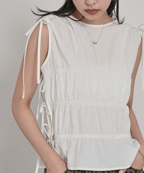 miette(ミエット)の「シャーリングリボンノースリーブトップス(Tシャツ/カットソー・レディース・ブルー/ブラック/オフホワイト・FREE)」の4枚目の写真