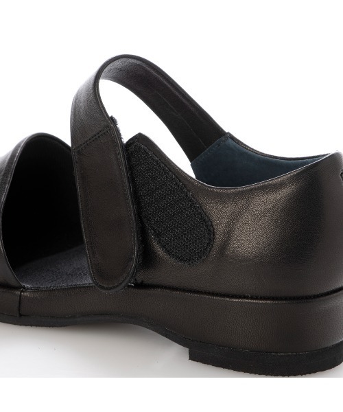 D'ICI(ディッシィ)の「セパレートベルトパンプス(パンプス・レディース・ブラック/ライトグレー・22.5cm/23cm/23.5cm/24cm/24.5cm/25cm/22cm)」の7枚目の写真