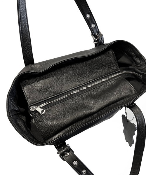 DECADE(ディケイド)の「オイルドカウレザー・ミニトートバッグDECADE(No-01504) Oiled Cow Leather Mini Tote Bag ディケイド(トートバッグ・メンズ・ブラック/ブラック系その他・フリー)」の9枚目の写真