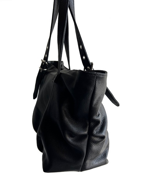 DECADE(ディケイド)の「オイルドカウレザー・ミニトートバッグDECADE(No-01504) Oiled Cow Leather Mini Tote Bag ディケイド(トートバッグ・メンズ・ブラック/ブラック系その他・フリー)」の7枚目の写真