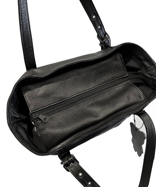 DECADE(ディケイド)の「オイルドカウレザー・ミニトートバッグDECADE(No-01504) Oiled Cow Leather Mini Tote Bag ディケイド(トートバッグ・メンズ・ブラック/ブラック系その他・フリー)」の16枚目の写真