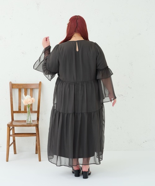 Louiosy(ルオシー)の「【大きいサイズ】Vネックティアードワンピース(ワンピース・レディース・ライトピンク/チャコールグレー/グレー系その他・4L/3L)」の10枚目の写真
