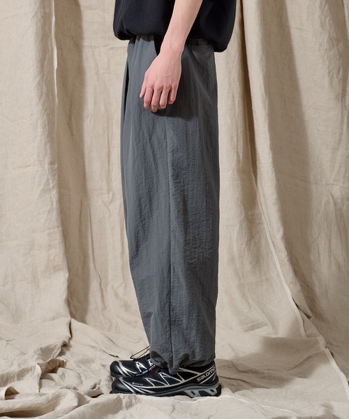 TECH NYLON 2 TUCK PANTS / テックナイロンツータックパンツ